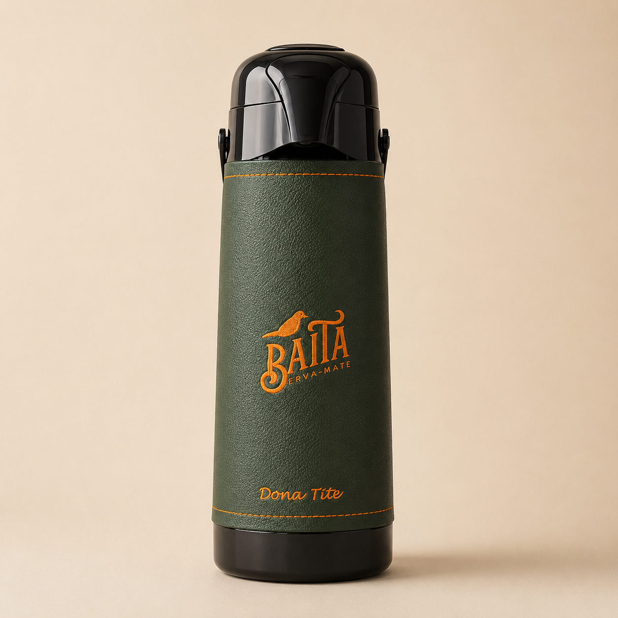 Capa Dona Tite para garrafa térmica de 1 litro em couro sintético